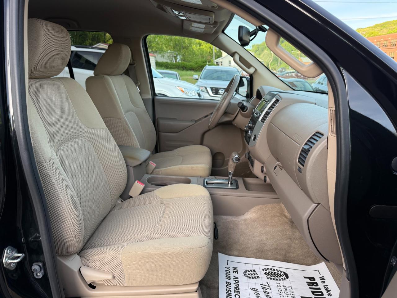 Nissan Frontier SV Crew Cab 5AT 4WD 2016