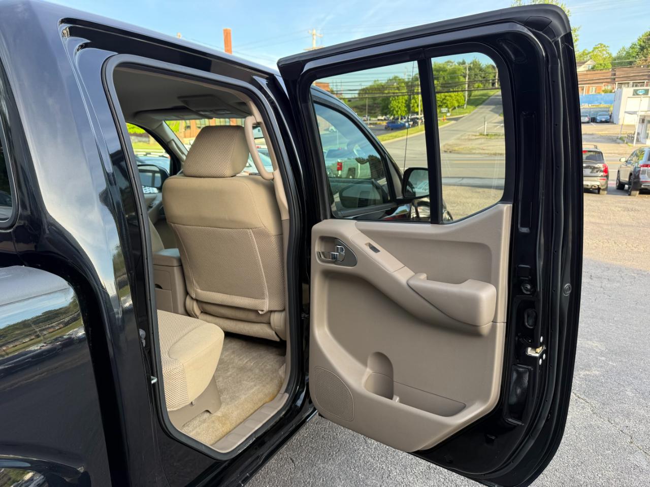 Nissan Frontier SV Crew Cab 5AT 4WD 2016