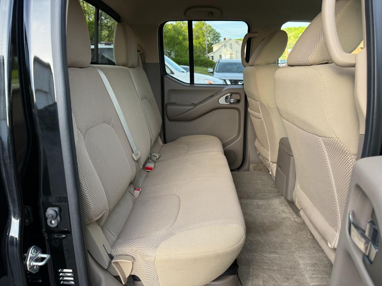 Nissan Frontier SV Crew Cab 5AT 4WD 2016