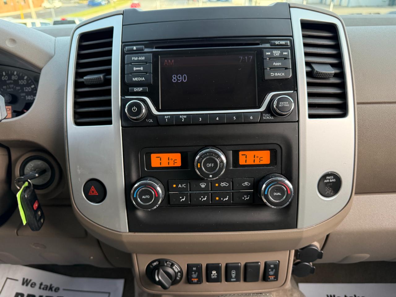 Nissan Frontier SV Crew Cab 5AT 4WD 2016