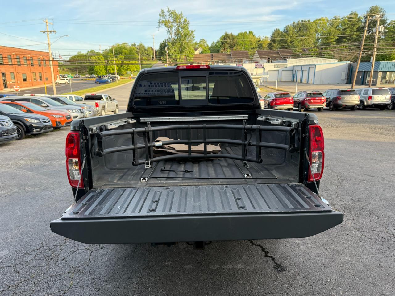 Nissan Frontier SV Crew Cab 5AT 4WD 2016