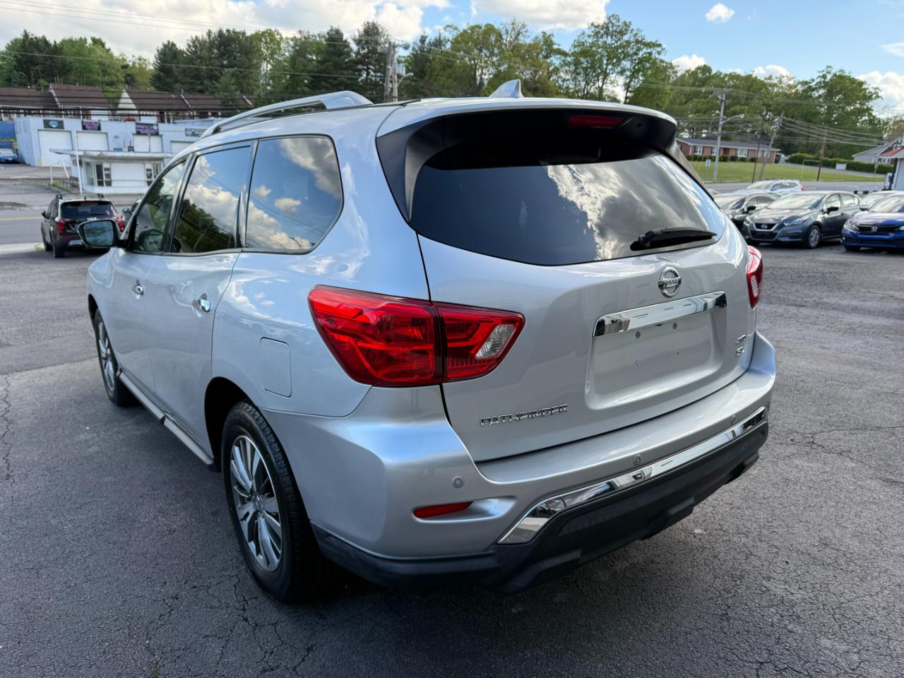 Nissan Pathfinder SL 4WD 2019