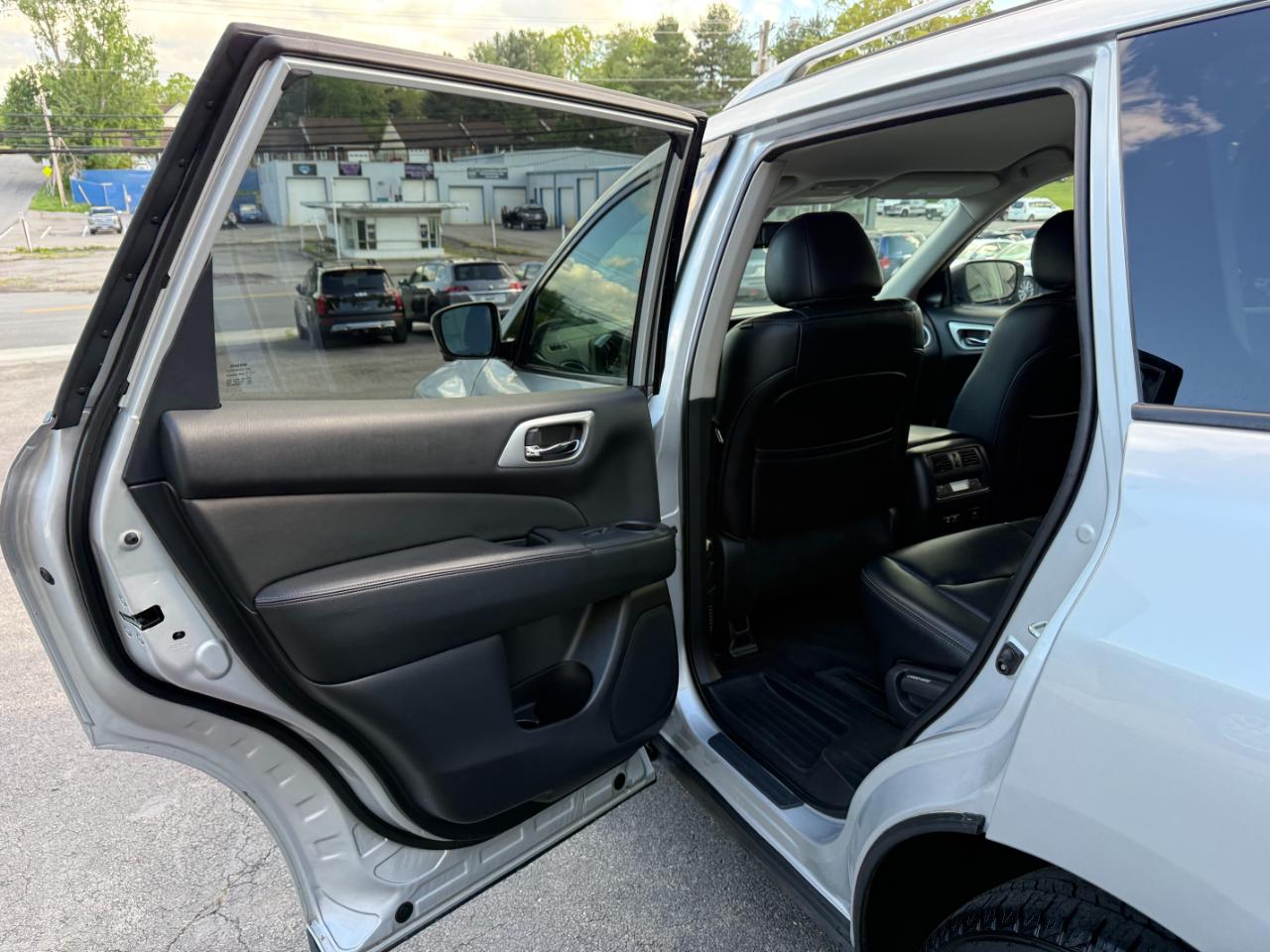 Nissan Pathfinder SL 4WD 2019