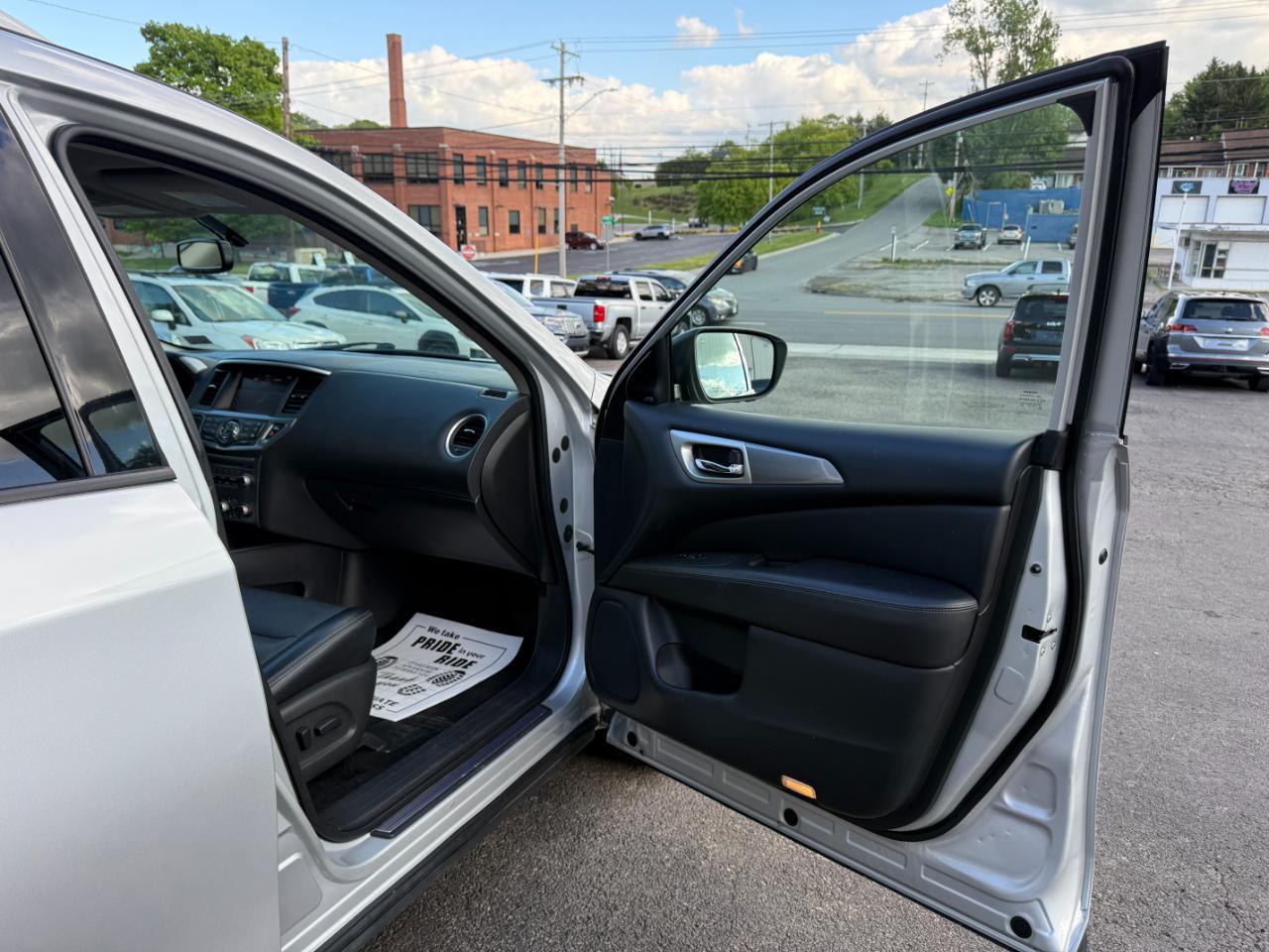 Nissan Pathfinder SL 4WD 2019