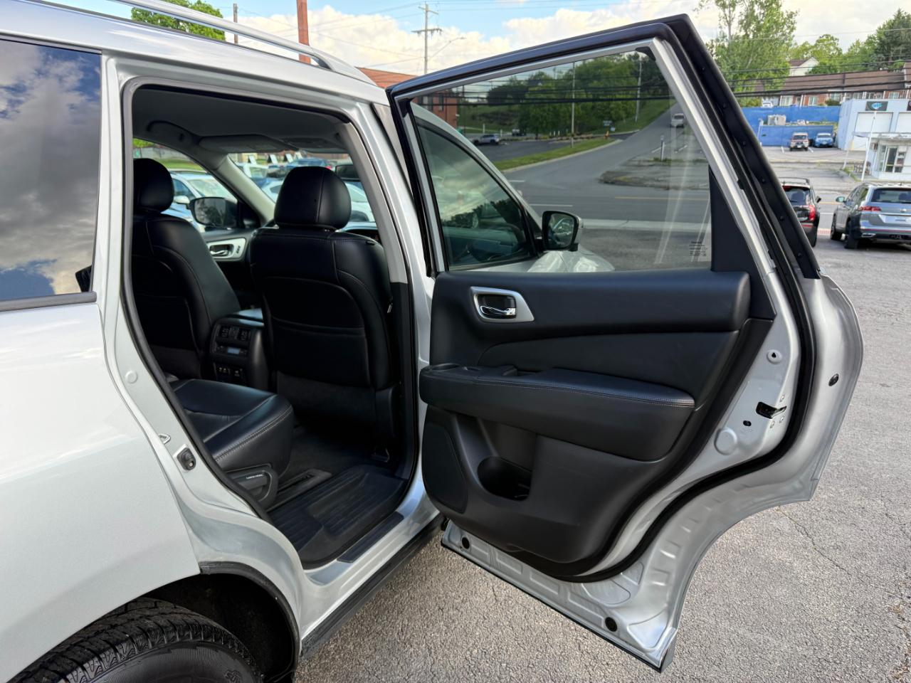 Nissan Pathfinder SL 4WD 2019