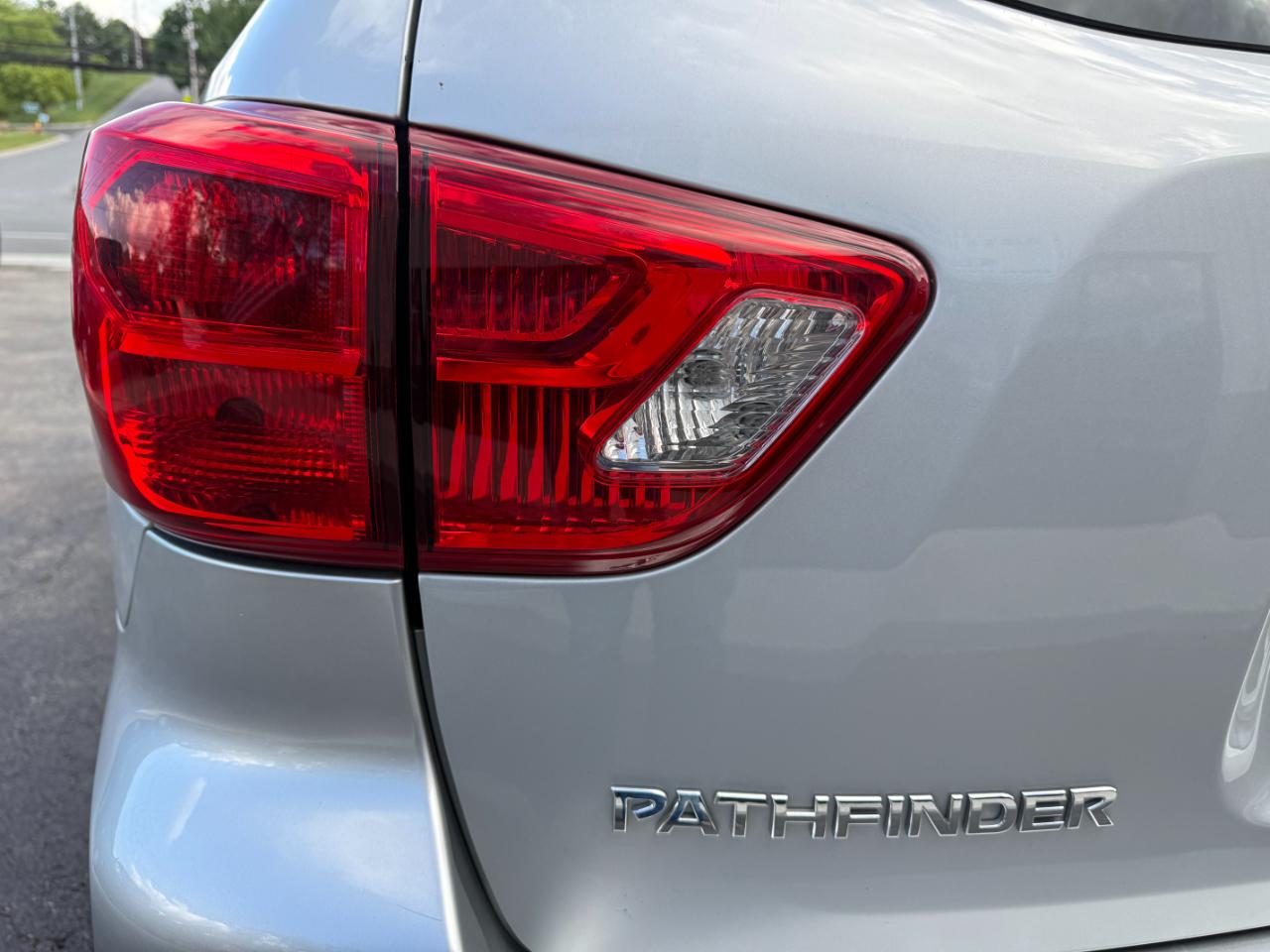 Nissan Pathfinder SL 4WD 2019