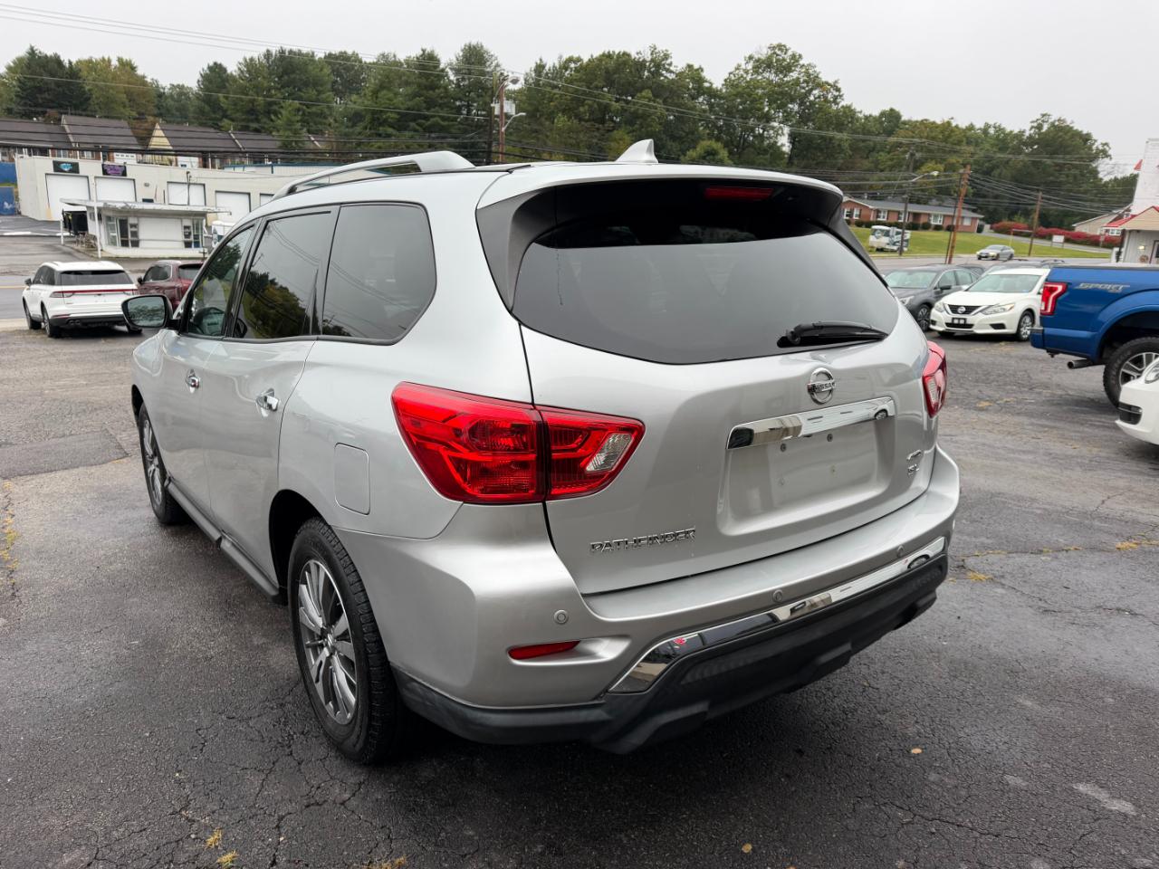 Nissan Pathfinder SL 4WD 2019