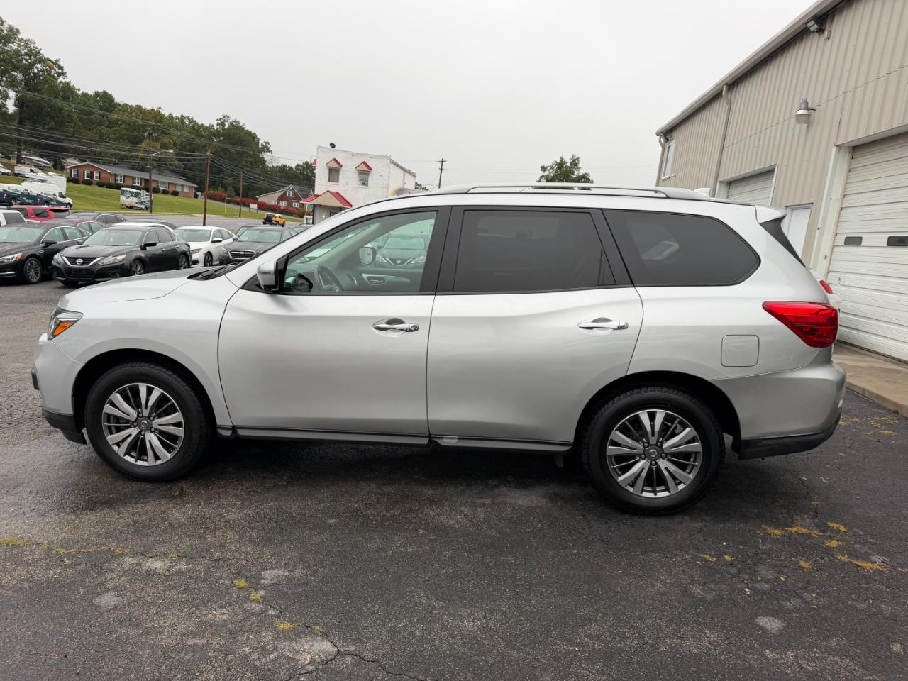 Nissan Pathfinder SL 4WD 2019