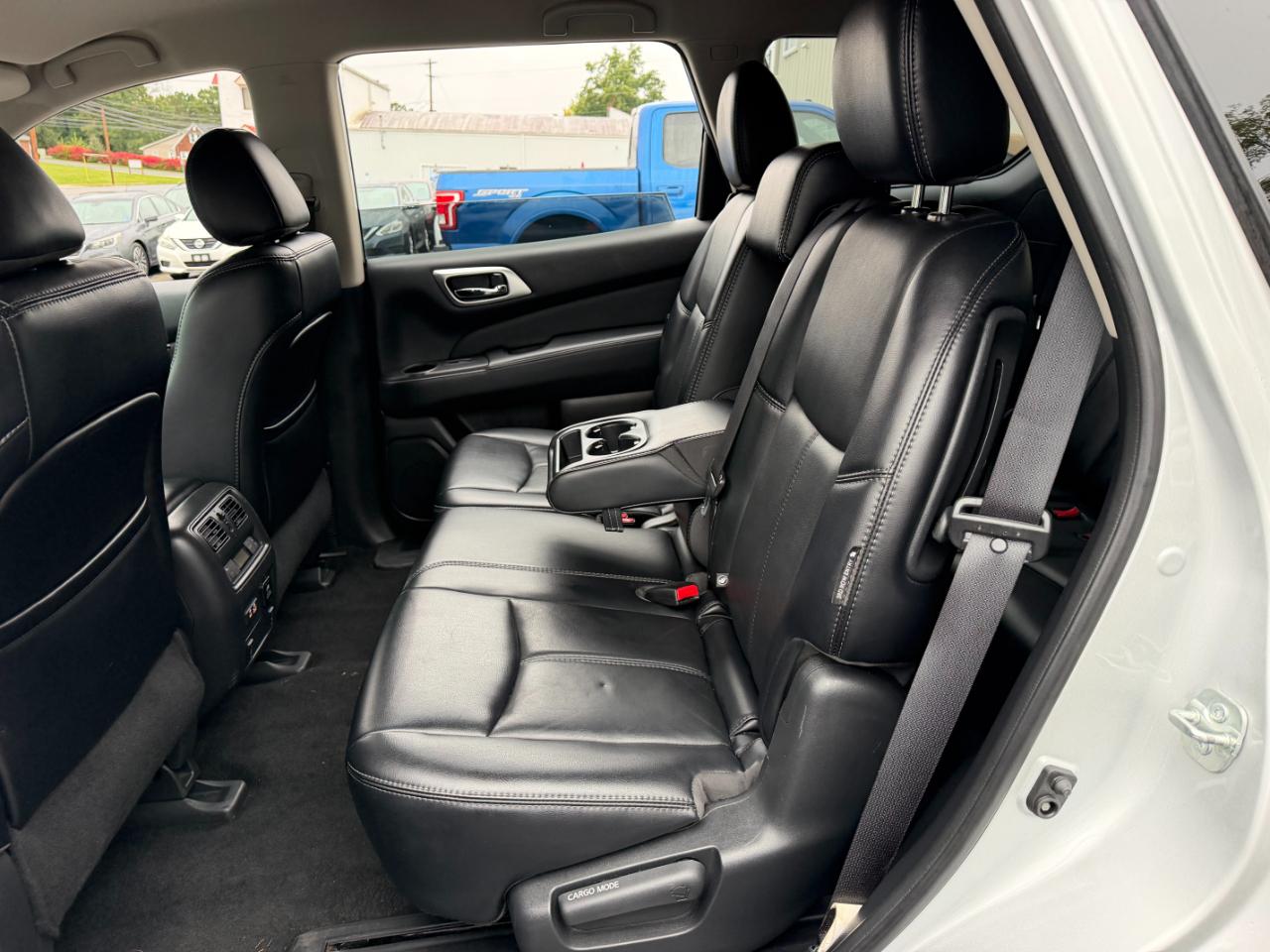 Nissan Pathfinder SL 4WD 2019