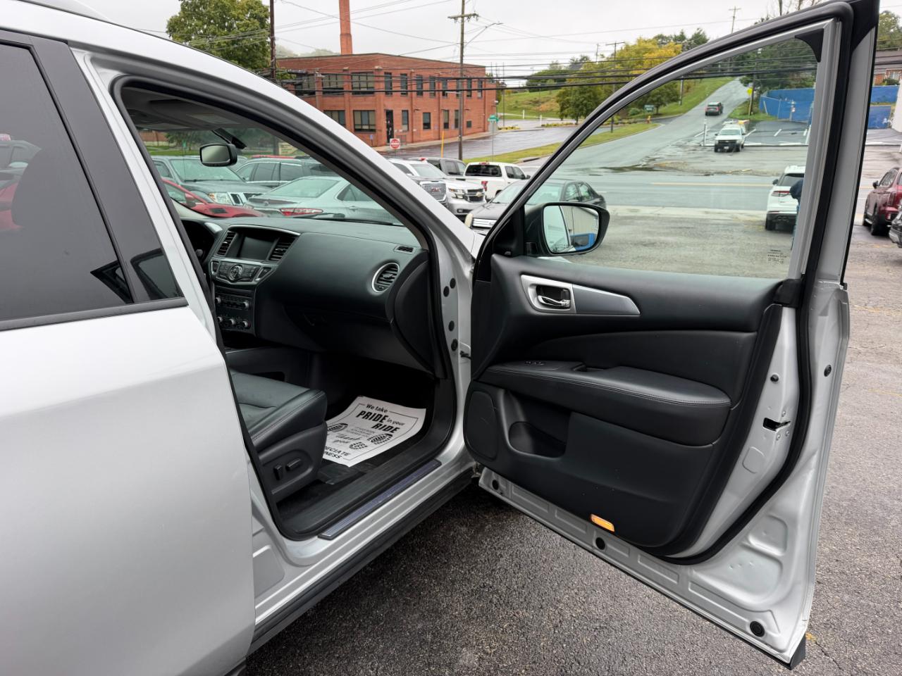 Nissan Pathfinder SL 4WD 2019