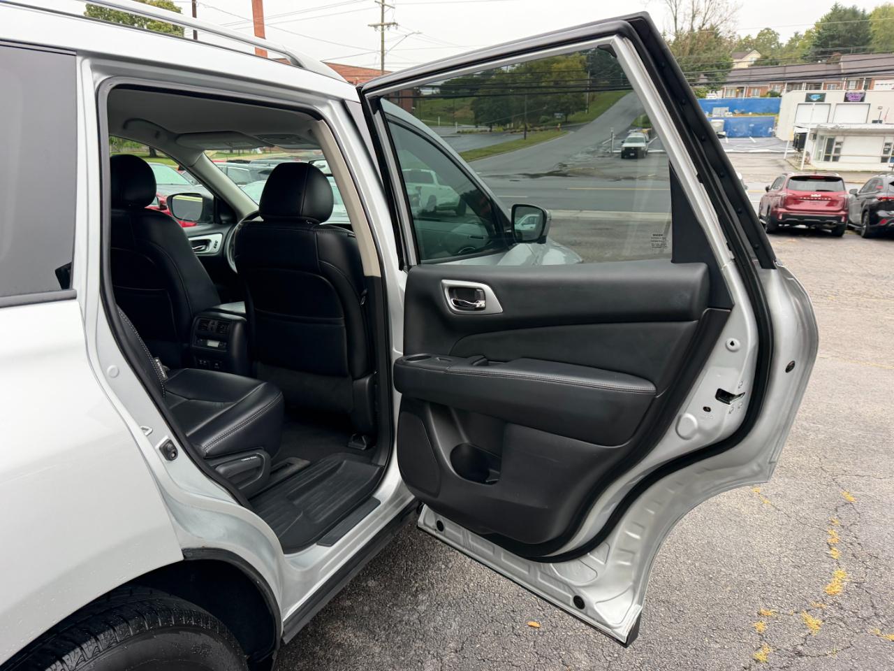 Nissan Pathfinder SL 4WD 2019