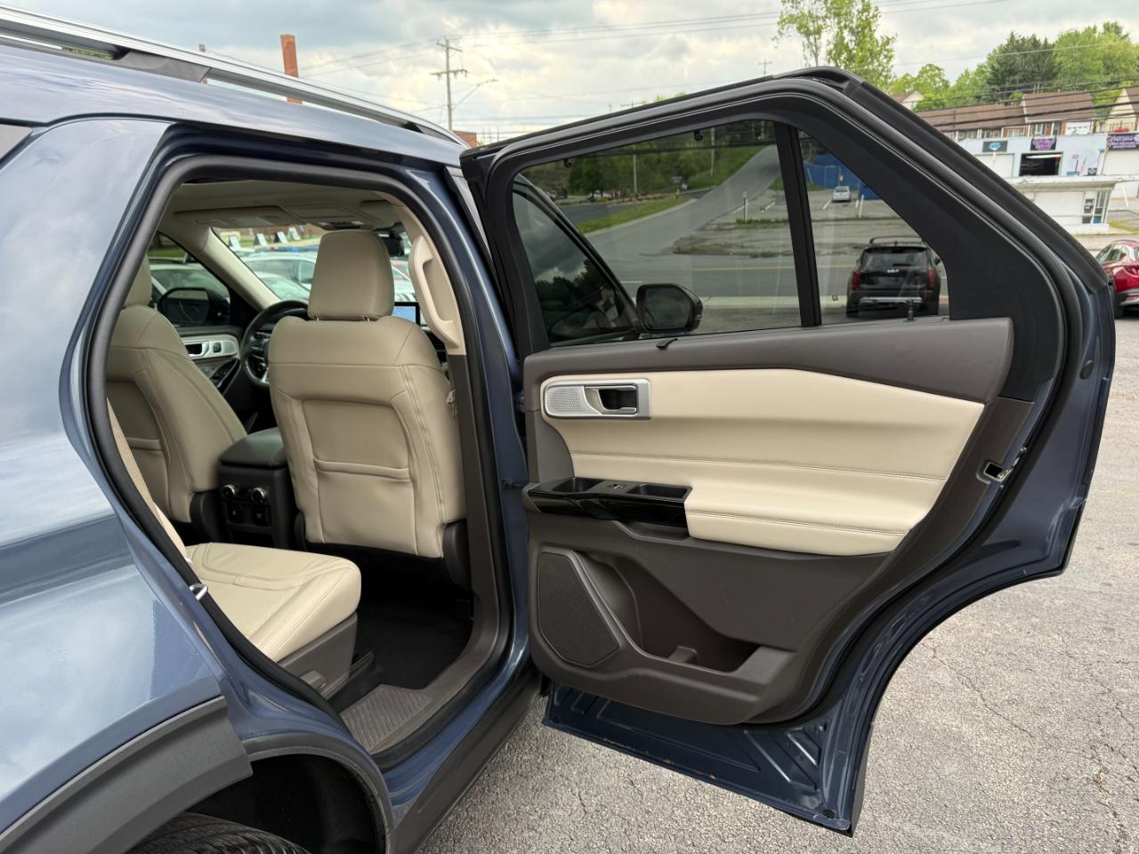 Ford Explorer Platinum AWD 2021