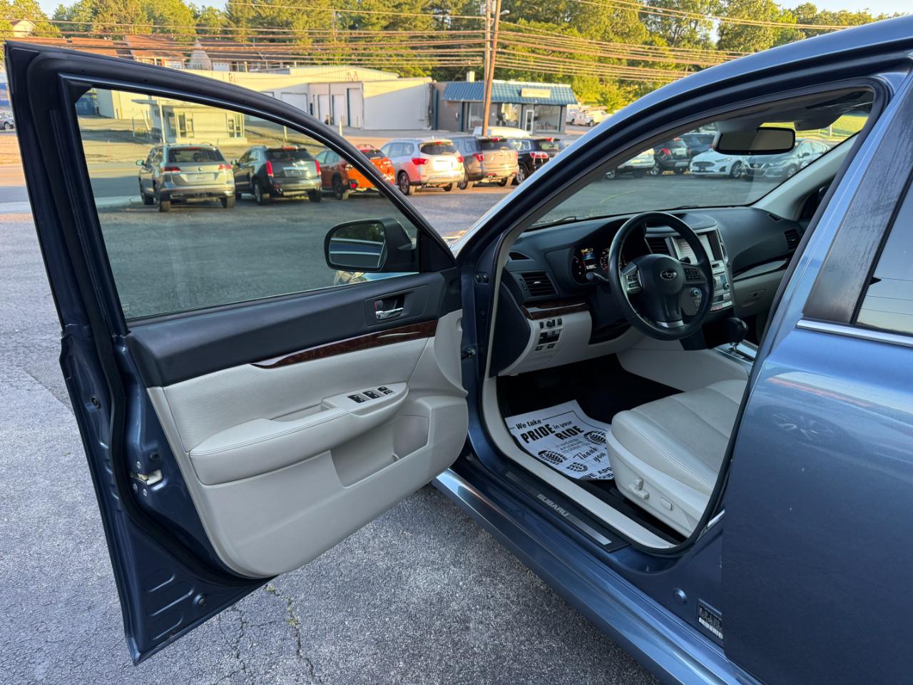 Subaru Legacy 2.5i Limited 2013