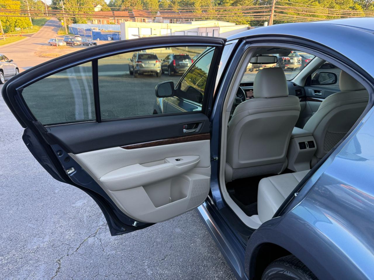 Subaru Legacy 2.5i Limited 2013