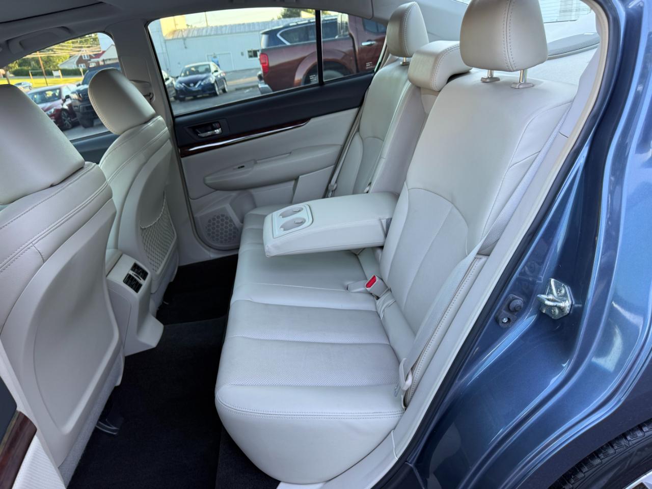 Subaru Legacy 2.5i Limited 2013