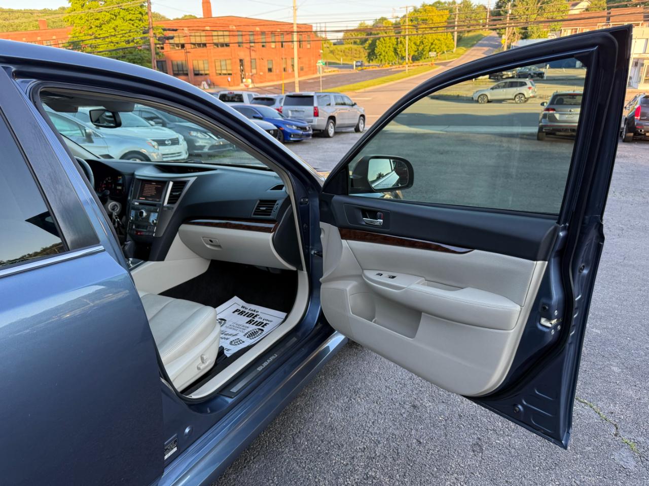 Subaru Legacy 2.5i Limited 2013