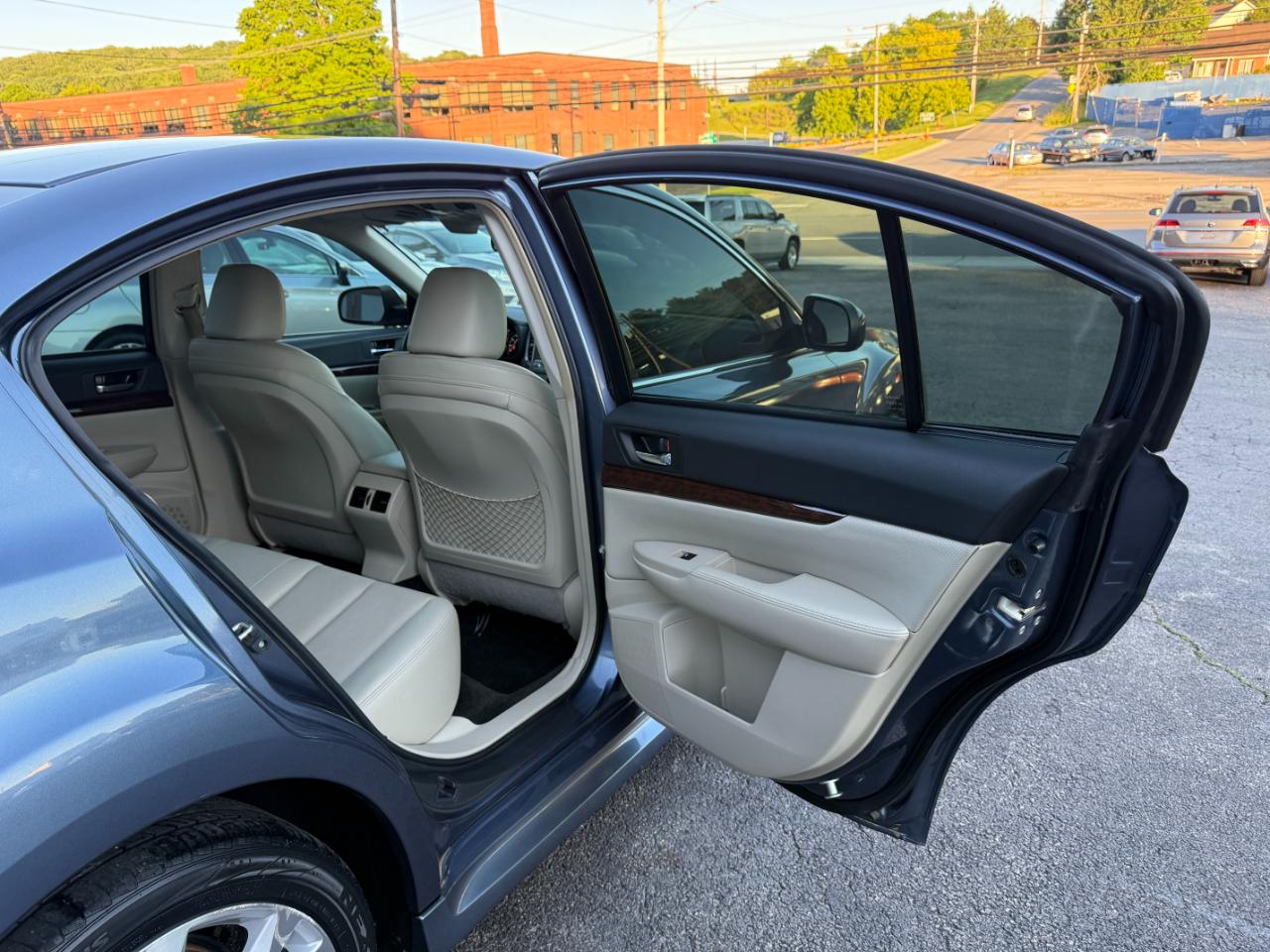 Subaru Legacy 2.5i Limited 2013