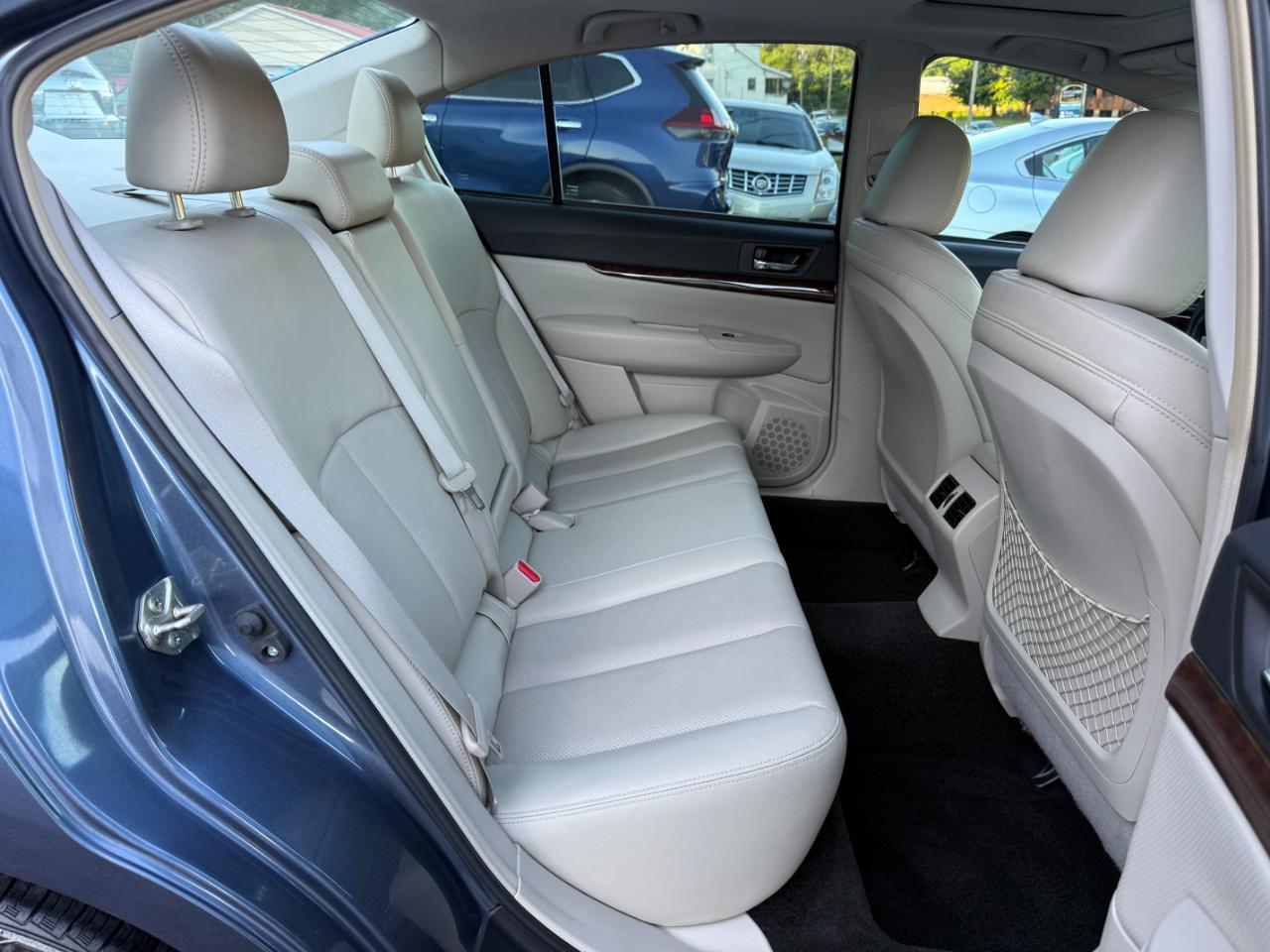 Subaru Legacy 2.5i Limited 2013