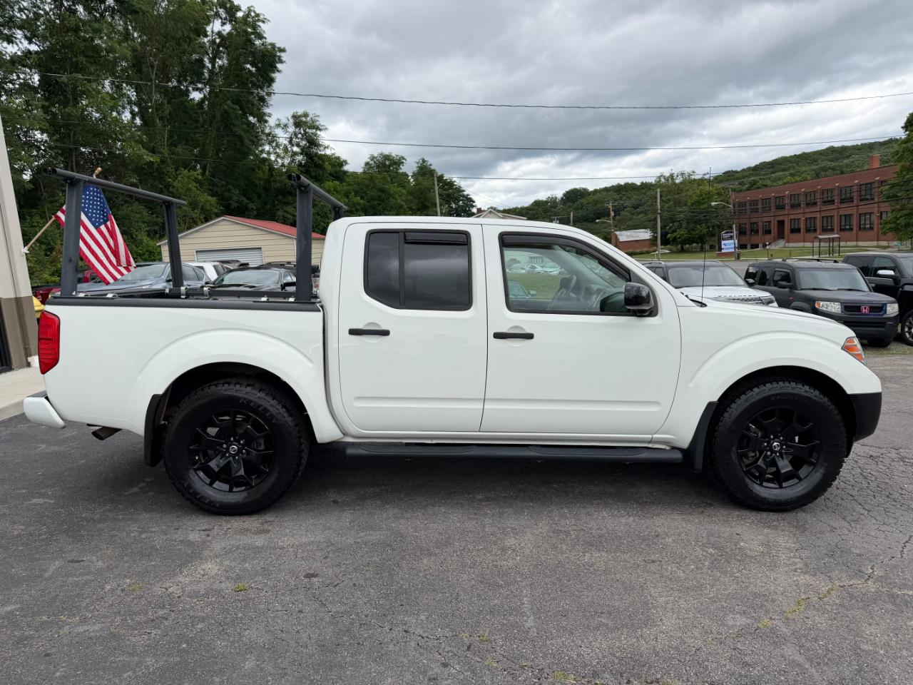 Nissan Frontier SV Crew Cab 5AT 4WD 2018