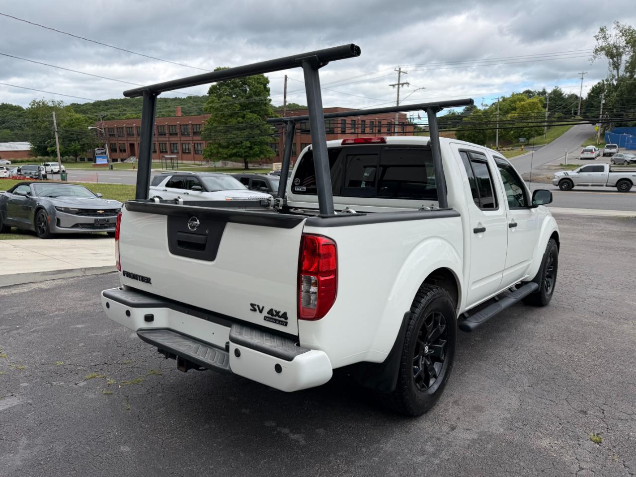 Nissan Frontier SV Crew Cab 5AT 4WD 2018