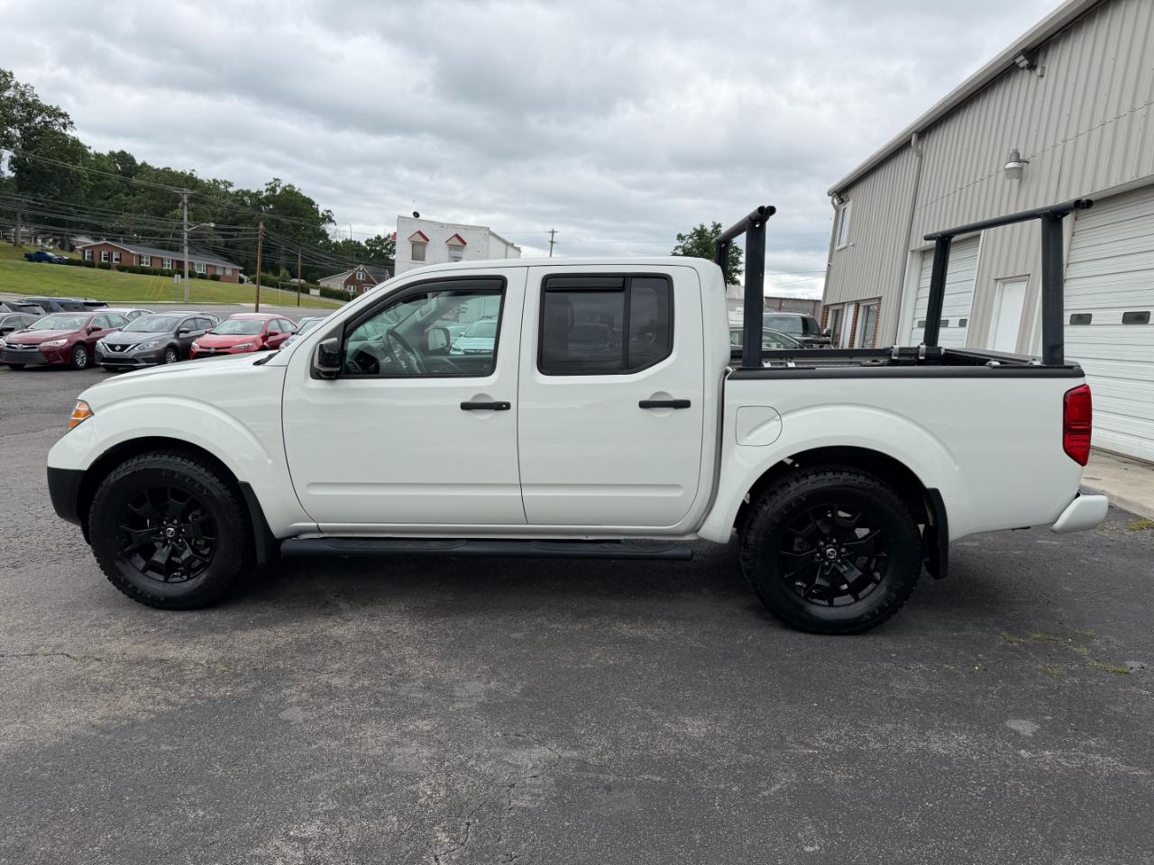 Nissan Frontier SV Crew Cab 5AT 4WD 2018
