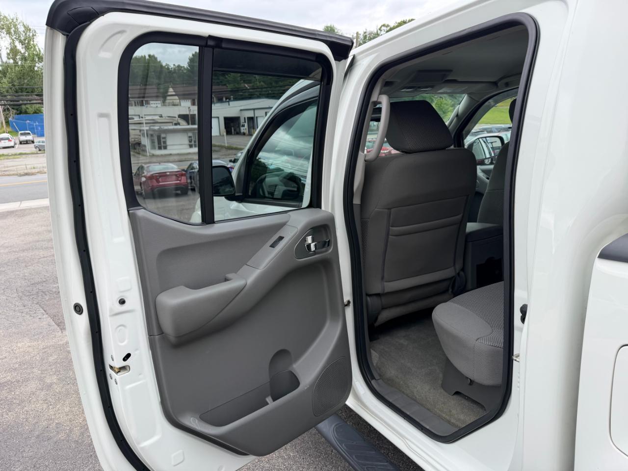 Nissan Frontier SV Crew Cab 5AT 4WD 2018