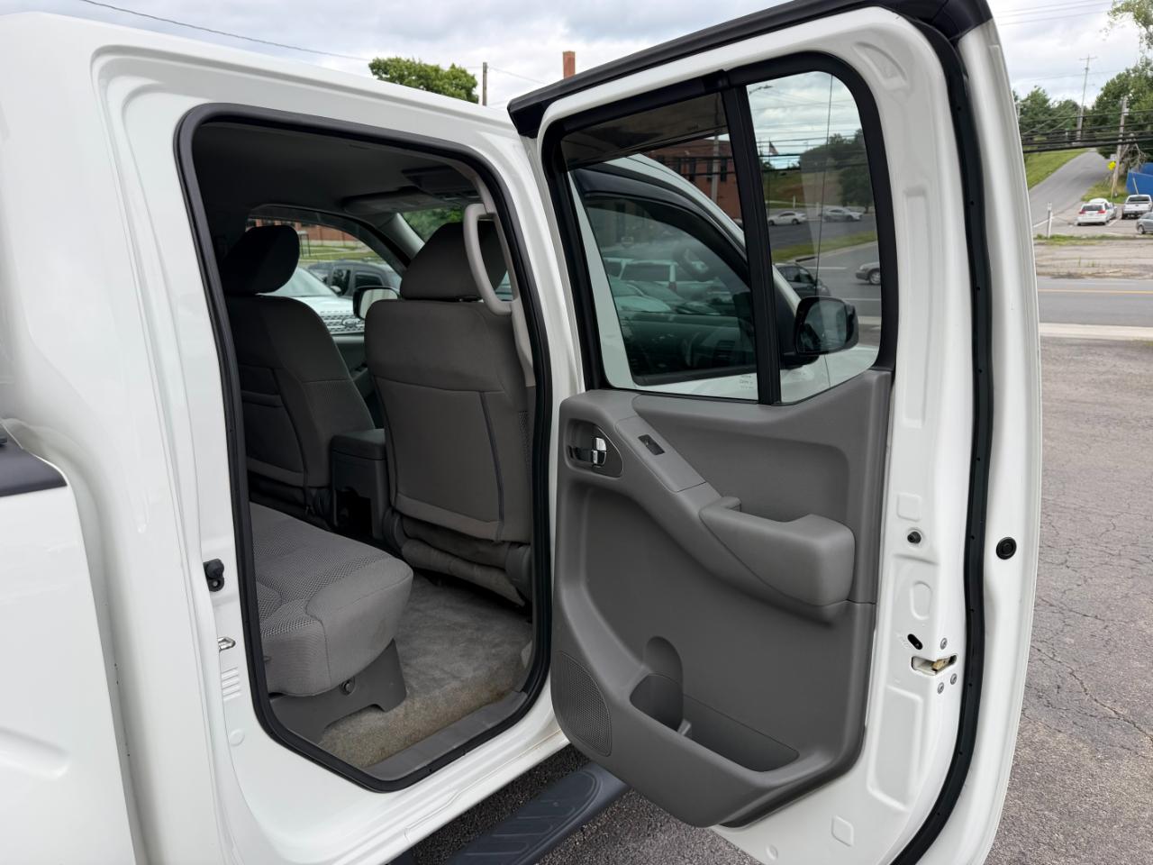 Nissan Frontier SV Crew Cab 5AT 4WD 2018