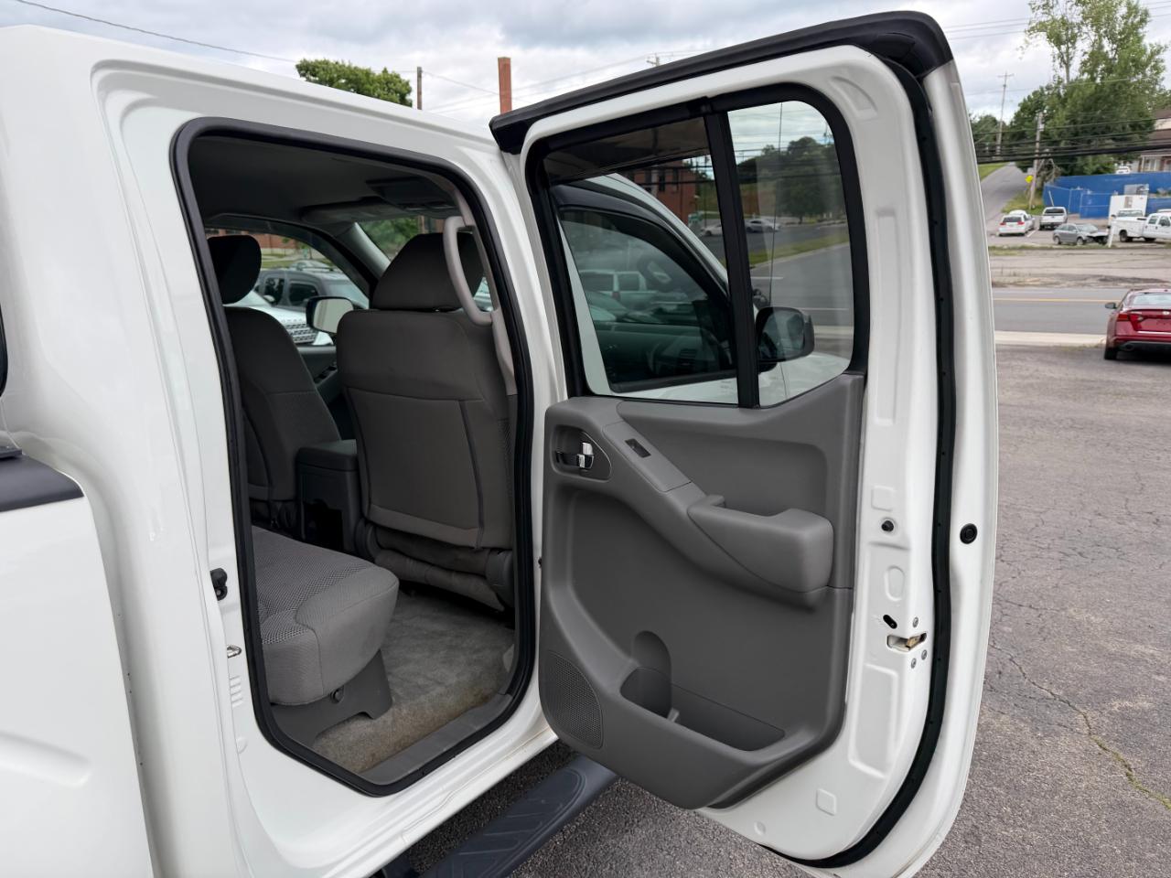 Nissan Frontier SV Crew Cab 5AT 4WD 2018