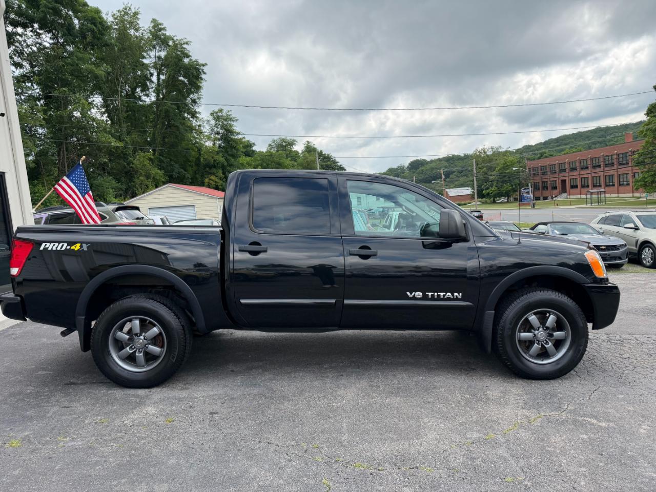 Nissan Titan PRO-4X Crew Cab 4WD SWB 2015