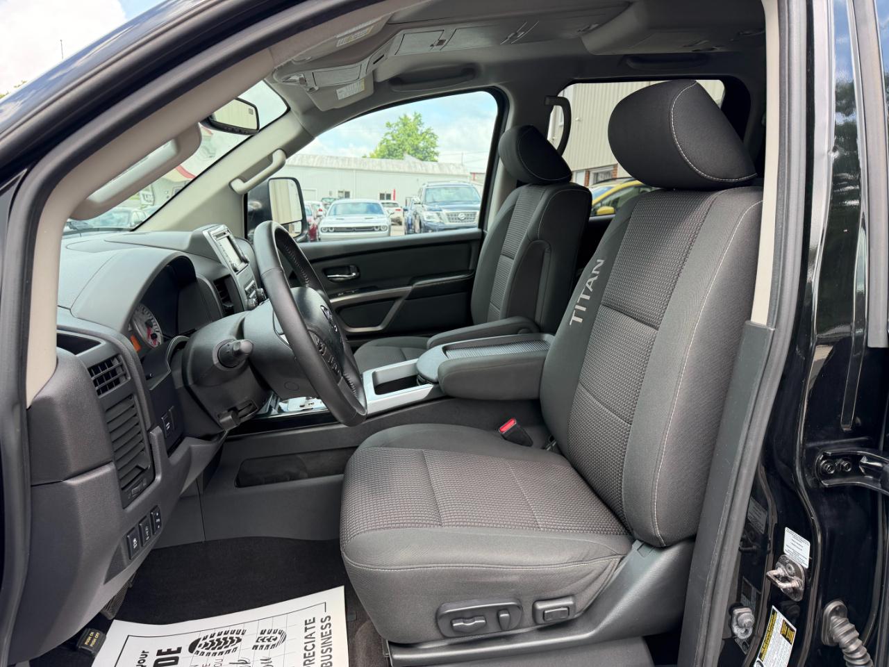 Nissan Titan PRO-4X Crew Cab 4WD SWB 2015