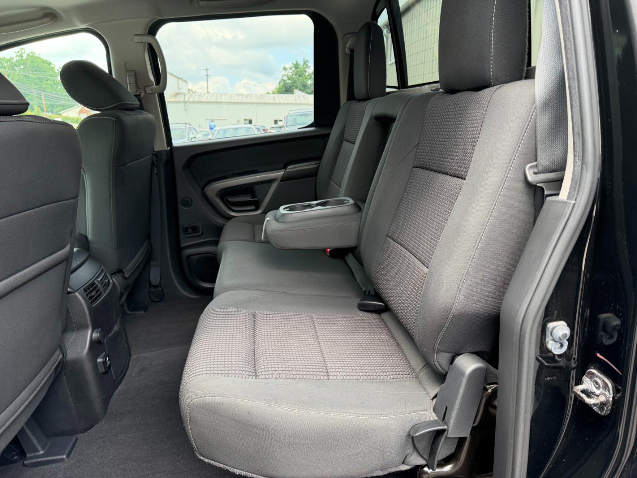 Nissan Titan PRO-4X Crew Cab 4WD SWB 2015