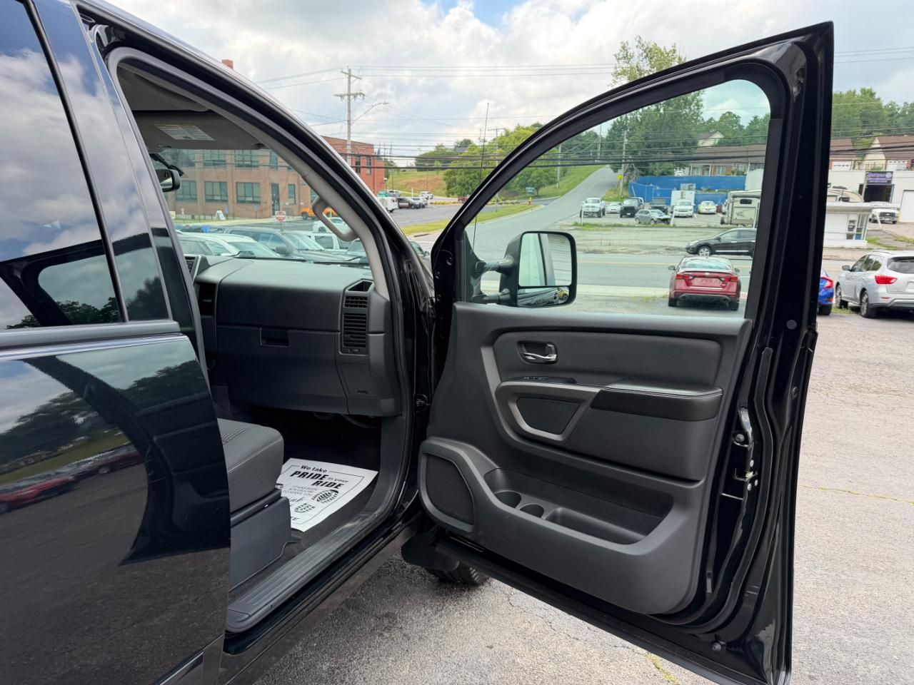 Nissan Titan PRO-4X Crew Cab 4WD SWB 2015