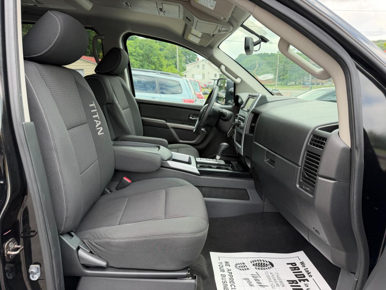 Nissan Titan PRO-4X Crew Cab 4WD SWB 2015