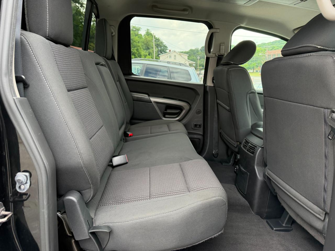 Nissan Titan PRO-4X Crew Cab 4WD SWB 2015