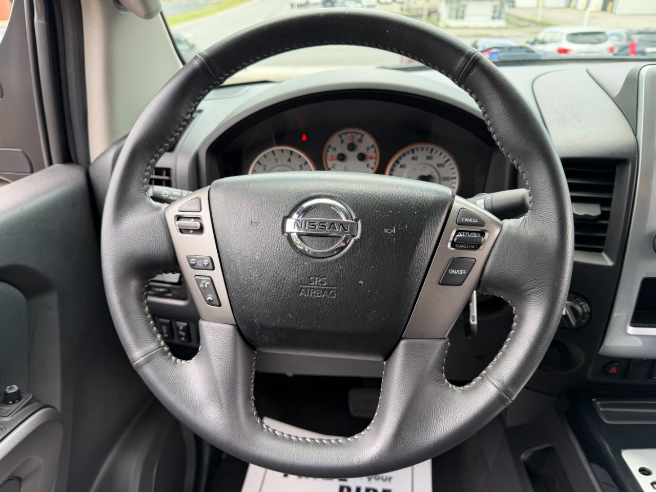 Nissan Titan PRO-4X Crew Cab 4WD SWB 2015