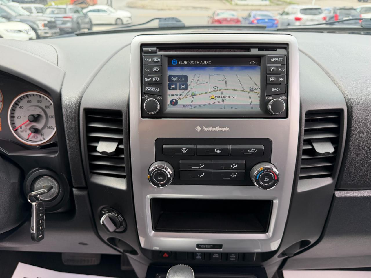 Nissan Titan PRO-4X Crew Cab 4WD SWB 2015