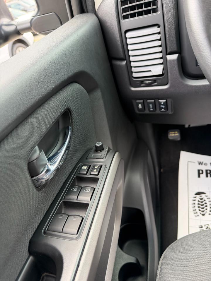 Nissan Titan PRO-4X Crew Cab 4WD SWB 2015