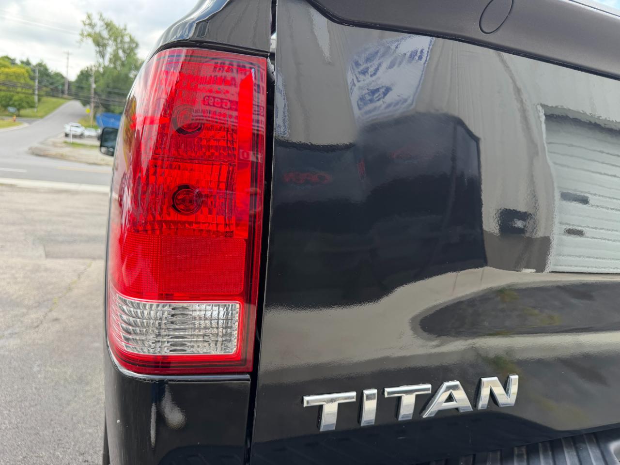 Nissan Titan PRO-4X Crew Cab 4WD SWB 2015
