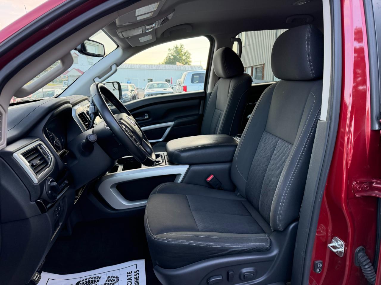 Nissan Titan SV Crew Cab 4WD 2019