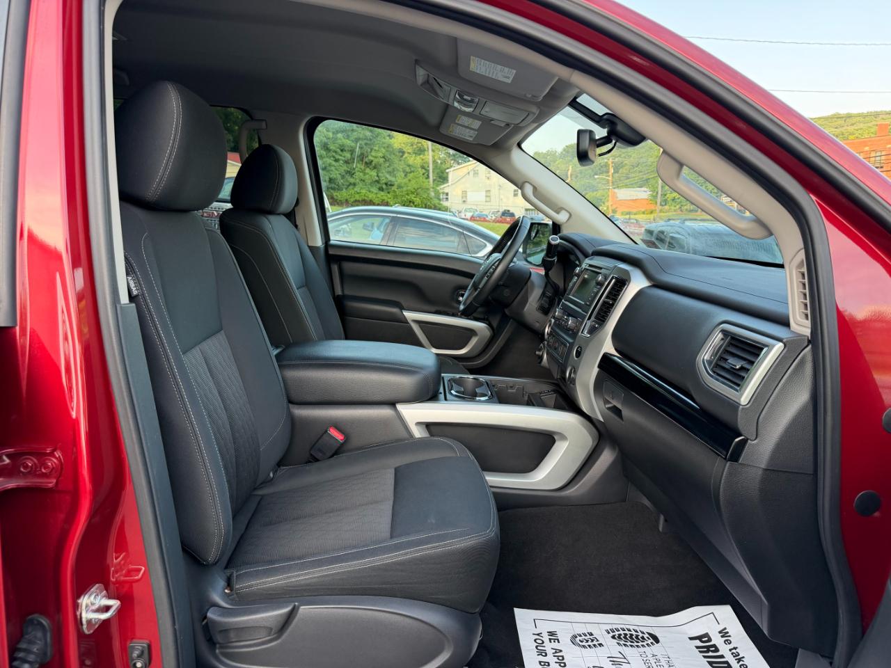 Nissan Titan SV Crew Cab 4WD 2019