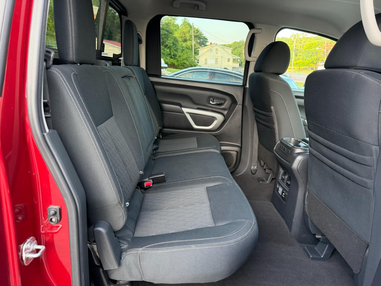 Nissan Titan SV Crew Cab 4WD 2019