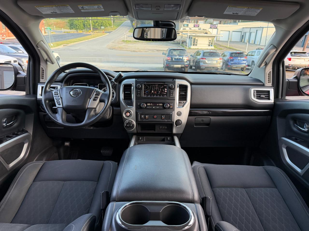 Nissan Titan SV Crew Cab 4WD 2019