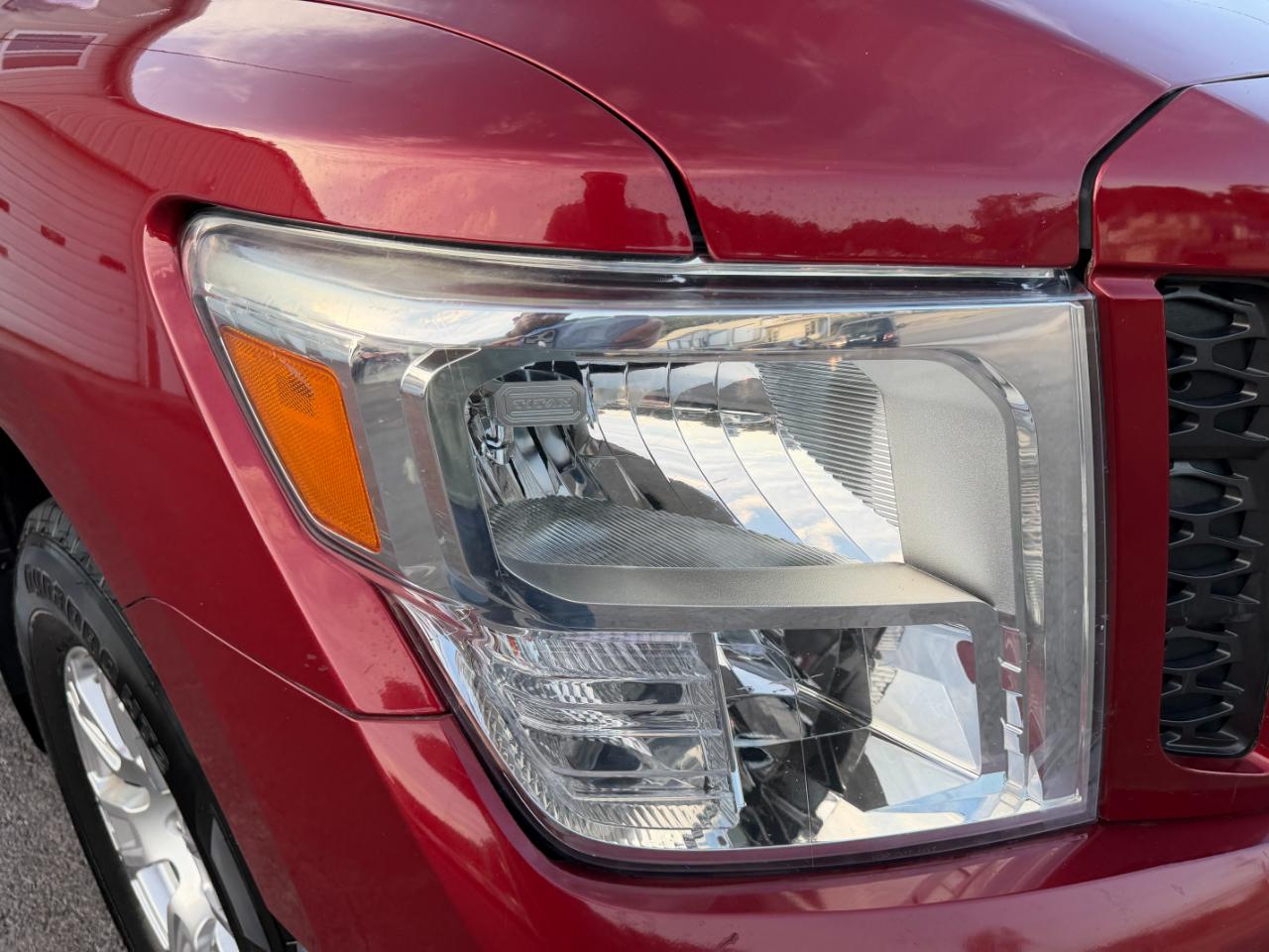 Nissan Titan SV Crew Cab 4WD 2019