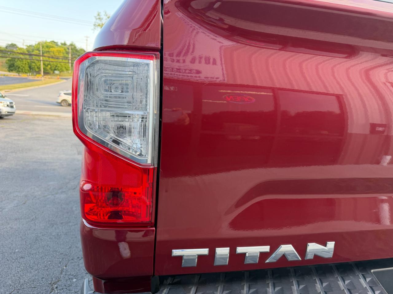 Nissan Titan SV Crew Cab 4WD 2019