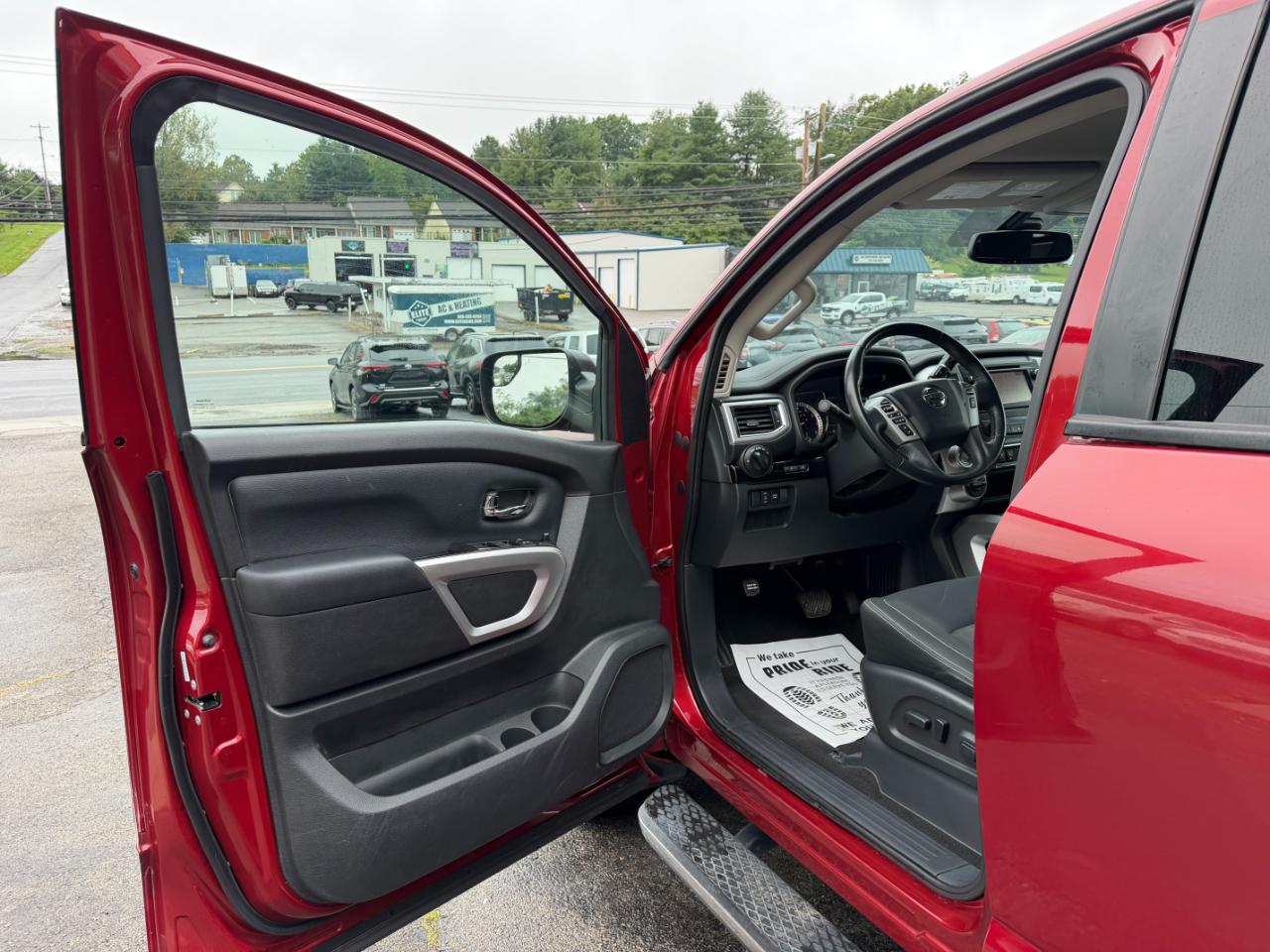 Nissan Titan SV Crew Cab 4WD 2019