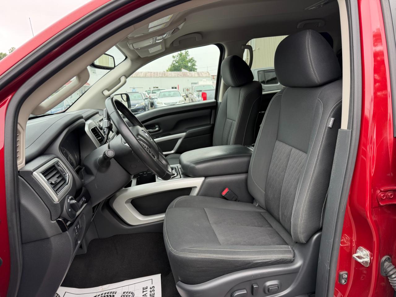 Nissan Titan SV Crew Cab 4WD 2019