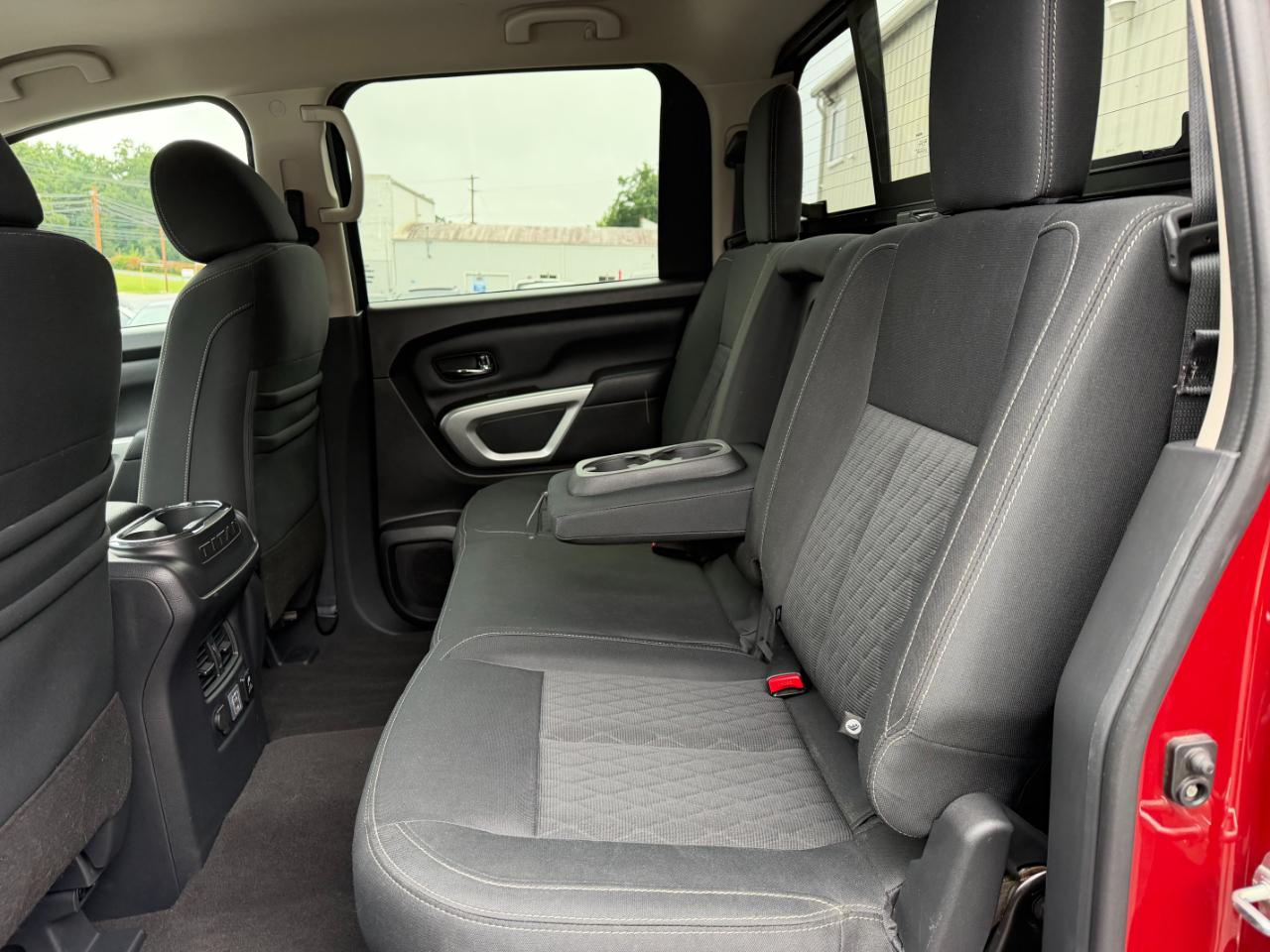 Nissan Titan SV Crew Cab 4WD 2019