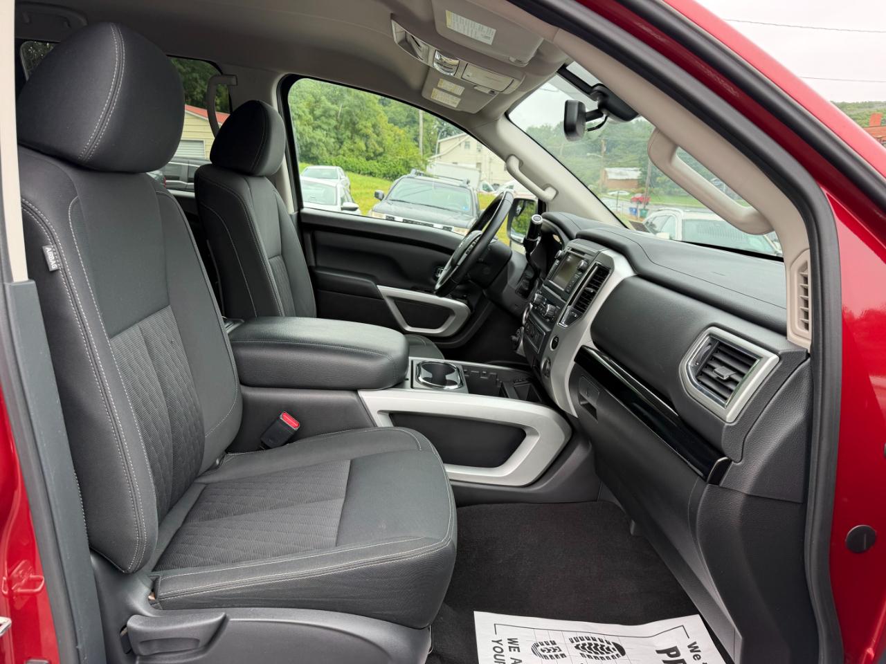 Nissan Titan SV Crew Cab 4WD 2019