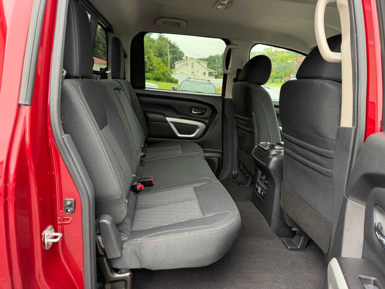 Nissan Titan SV Crew Cab 4WD 2019