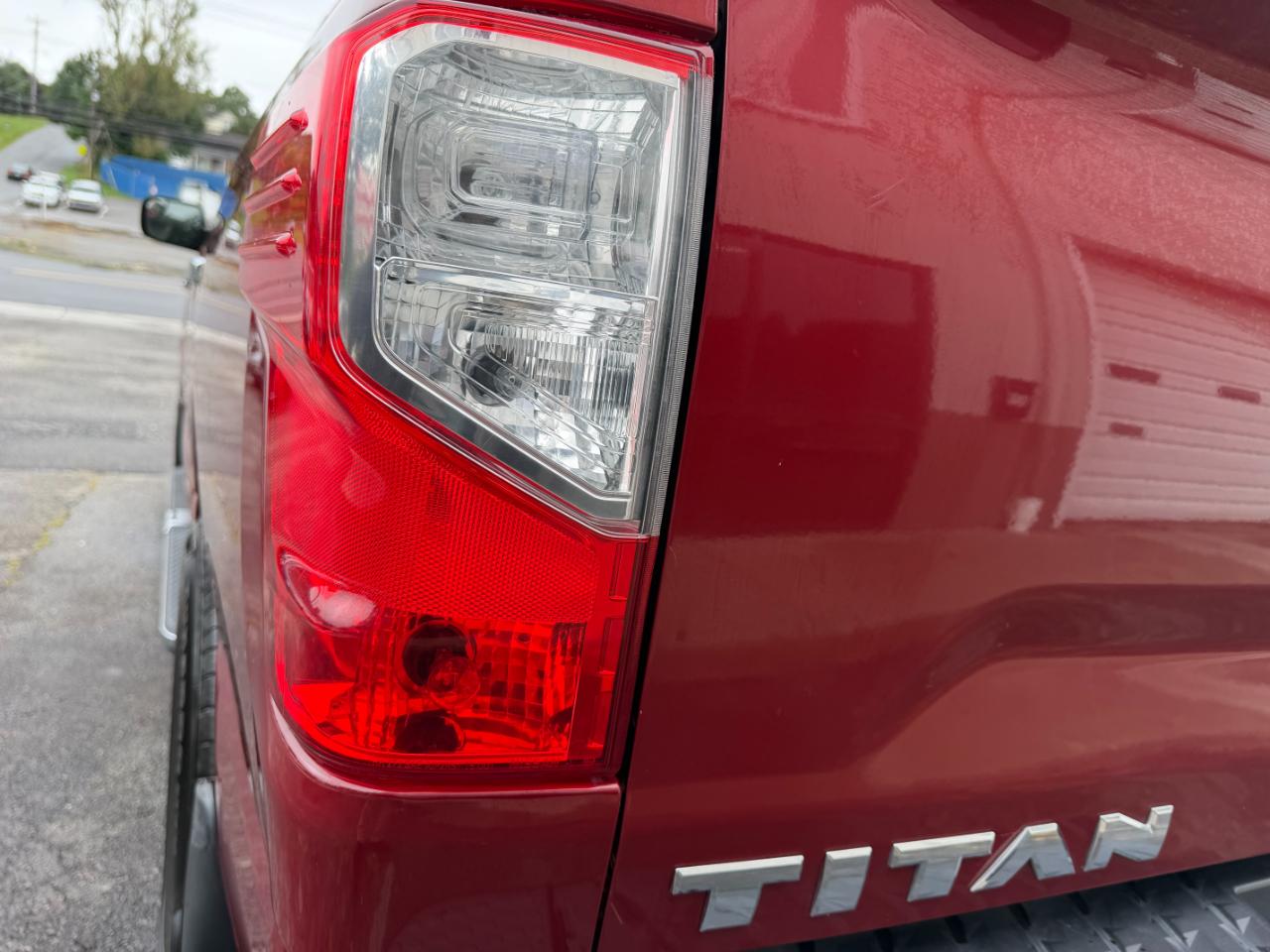 Nissan Titan SV Crew Cab 4WD 2019